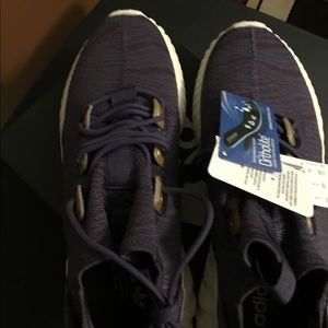 Adidas- woman’s tubular doom sock slip on